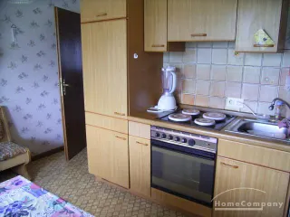 3 Zi.Whg., möbliert, gut gepflegte Wohnung, 1. OG, 2 Balkone, im Grünen.