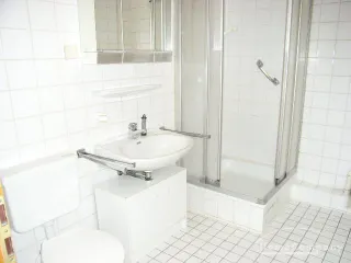 1,5 Zi.Whg, möbl. Souterrain, sehr hell
