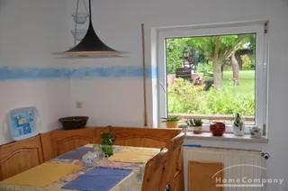 3 Zi.Whg. bzw. Doppelhaushälfte im Grünen, möbliert, EG u. 1. OG.