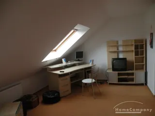 2 möblierte Zi. mit sep. Bad. Im 2. OG eines 1 Fam.-Hauses.