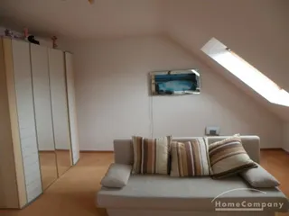 2 möblierte Zi. mit sep. Bad. Im 2. OG eines 1 Fam.-Hauses.