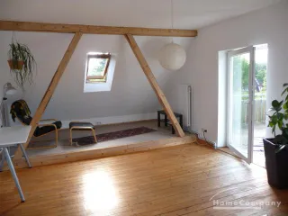 2 Zi.Whg., mit gr. Balkon, 2. Etage, möbliert.