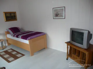 1 Zi.Whg., möbliert, EG, in einem Mehrfamilienhaus.