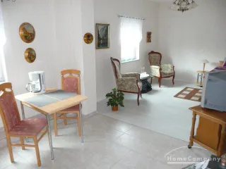 1 Zi.Whg., möbliert, EG, in einem Mehrfamilienhaus.