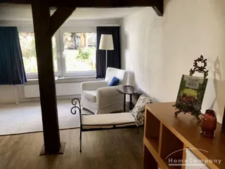 Schöne 3 Zi.-Whg., möbliert, EG. Garten zur Nutzung.