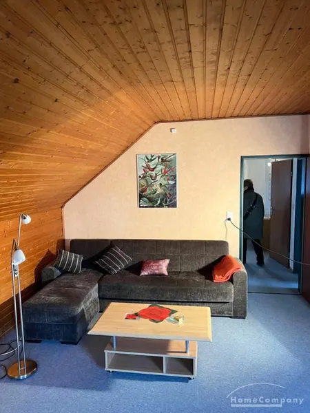 2 Zi.Whg., möbliert, mit Balkon.