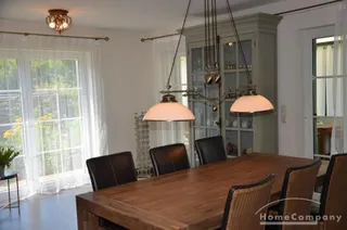 Komfortables Einfamilienhaus mit Balkon, Terrasse und gr. Garten.