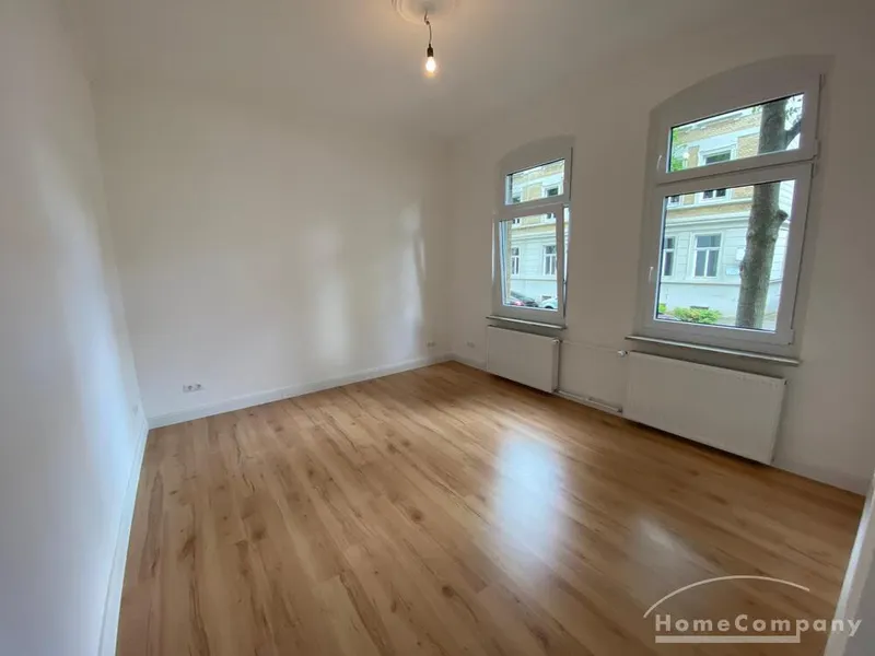 4 Zi.Whg., unmöbliert, mit Einbauküche,  in guter Lage im östlichen Ringgebiet. Kleiner Gartenanteil zur alleinigen Nutzung. PKW -Stellplatz bei Verfügbarket hinter dem Haus..