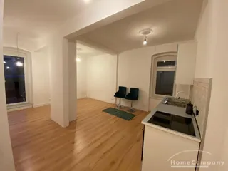4 Zi.Whg., unmöbliert, mit Einbauküche,  in guter Lage im östlichen Ringgebiet. Kleiner Gartenanteil zur alleinigen Nutzung. PKW -Stellplatz bei Verfügbarket hinter dem Haus..