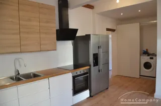 4 Zi.Whg., unmöbliert, mit Einbauküche,  in guter Lage im östlichen Ringgebiet. Kleiner Gartenanteil zur alleinigen Nutzung. PKW -Stellplatz bei Verfügbarket hinter dem Haus..