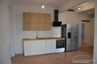 4 Zi.Whg., unmöbliert, mit Einbauküche,  in guter Lage im östlichen Ringgebiet. Kleiner Gartenanteil zur alleinigen Nutzung. PKW -Stellplatz bei Verfügbarket hinter dem Haus..