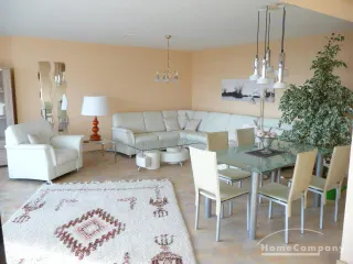 3 Zi. Whg, saniert, möbliert,  Großes Wohn/Esszimmer (60 qm),  2 Balkone PKW Stellplatz vorhanden.