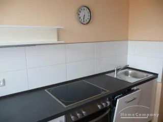 3 Zi. Whg, saniert, möbliert,  Großes Wohn/Esszimmer (60 qm),  2 Balkone PKW Stellplatz vorhanden.