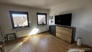 Schöne, neu ausgestattete Wohnung, 1. OG. Mit Loggia.