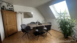 Schöne, neu ausgestattete Wohnung, 1. OG. Mit Loggia.