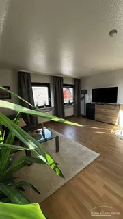 Schöne, neu ausgestattete Wohnung, 1. OG. Mit Loggia.