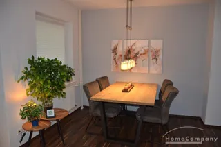 Moderne, schöne 2 Zi.Whg., möbliert, mit Balkon und PKW Stellplatz in ruhiger Lage.