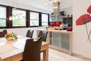 Hochwertig eingerichtete 3 Zi.Wohnung, komplett ausgestattet. Mit Balkon. In ruhiger Wohnlage.