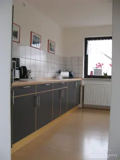 3 Zi.Whg., möbl., Balkon Richtung Süden, mit großer Wohndiele.