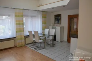 Schöne, großzügige 3 Zi.Whg., 1. OG, offene Bauweise, mit Balkon, in ruhiger Lage.