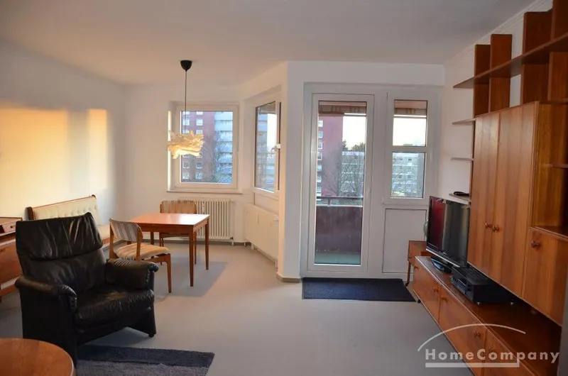 3 Zi.Whg., unmöbliert, 3. Etage, mit großem Balkon. Gute Lage in der Weststadt. Ggf. mit Garage.