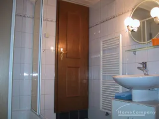 3 Zi.Whg., möbl., 1. OG, in einem 2 Fam.-Haus.