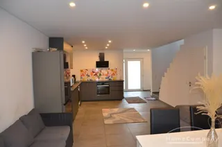 Doppelhaushälfte, möbliert, Neubau, 2 Duschbäder,  neu ausgestattet, über 2 Ebenen.