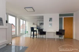 Schöne, großzügig geschnittene 2 Zi.Whg., möbliert, 2. OG (DG, wenig Schrägen), mit Balkon.