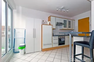 Schöne, großzügig geschnittene 2 Zi.Whg., möbliert, 2. OG (DG, wenig Schrägen), mit Balkon.