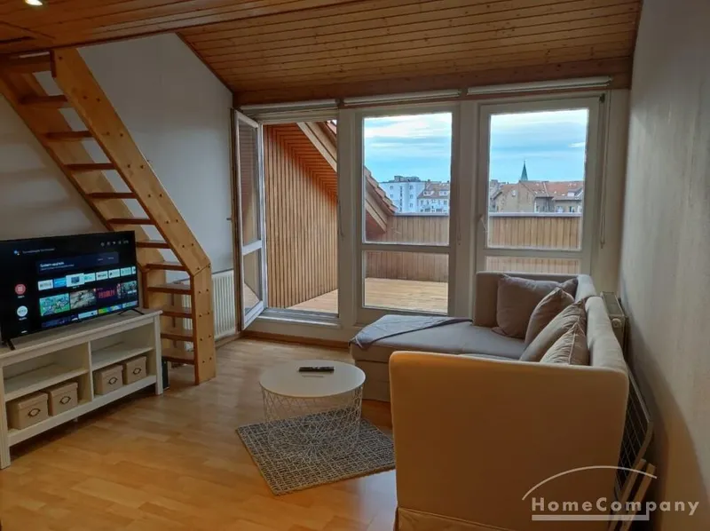 Schöne 2 Zi.Whg., möbliert, über 2 Etagen (4. u. 5. OG, z.T. mit leichten Schrägen) mit großer Dachterrasse. Direkte Innenstadt-Lage.