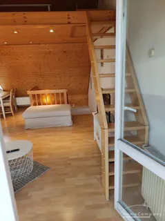 Schöne 2 Zi.Whg., möbliert, über 2 Etagen (4. u. 5. OG, z.T. mit leichten Schrägen) mit großer Dachterrasse. Direkte Innenstadt-Lage.