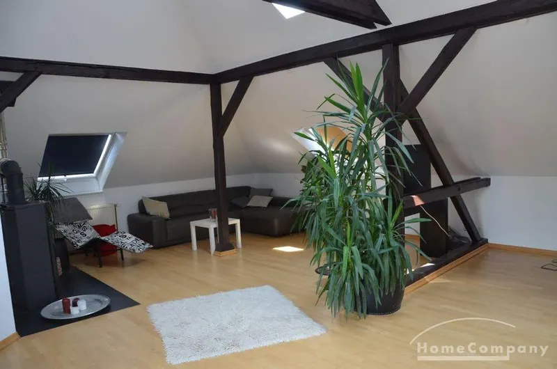 Sehr schöne 2 Zi.-Wohnung im 3. OG mit Dachterrasse. In der Nähe zur Uni, komfortable Wohnung mit KFZ-Stellplatz vor der Tür.