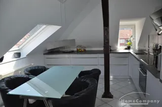 Sehr schöne 2 Zi.-Wohnung im 3. OG mit Dachterrasse. In der Nähe zur Uni, komfortable Wohnung mit KFZ-Stellplatz vor der Tür.