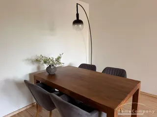2 Zi.-Wohnung, möbliert, 4. OG, mit Loggia.