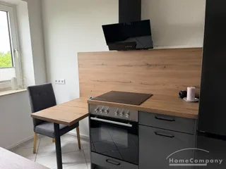 2 Zi.-Wohnung, möbliert, 4. OG, mit Loggia.