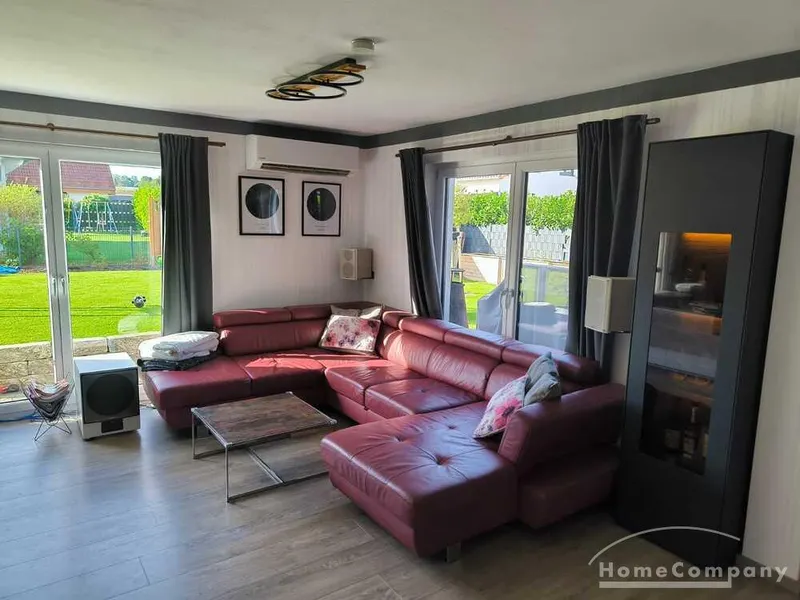 Sehr schönes, komfortables Haus mit Garten, ca. 800 qm Grundstück und Doppelcarport