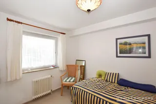 5 Zimmer Haus, möbliert, modernisiert, ruhige, zentrale Lage, Carport und Garten.