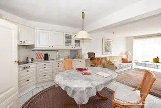 5 Zimmer Haus, möbliert, modernisiert, ruhige, zentrale Lage, Carport und Garten.