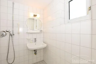 5 Zimmer Haus, möbliert, modernisiert, ruhige, zentrale Lage, Carport und Garten.
