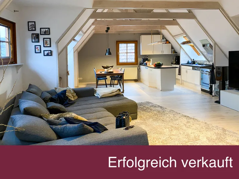 SCHICKE DACHGESCHOSSWOHNUNG