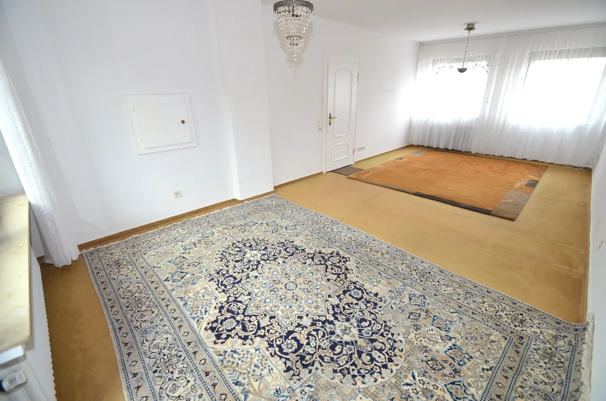 Gerämiges Wohn-/Esszimmer