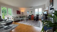 Großes Wohnzimmer mit Klimanlage