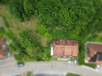 von Oben Haus und Bauplatz