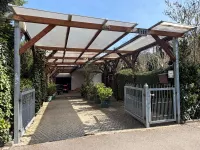 Zugang, Carport und Garage