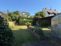 der Garten hinter dem Haus
