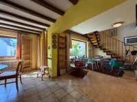Blick vom Essplatz in Wohnzimmer