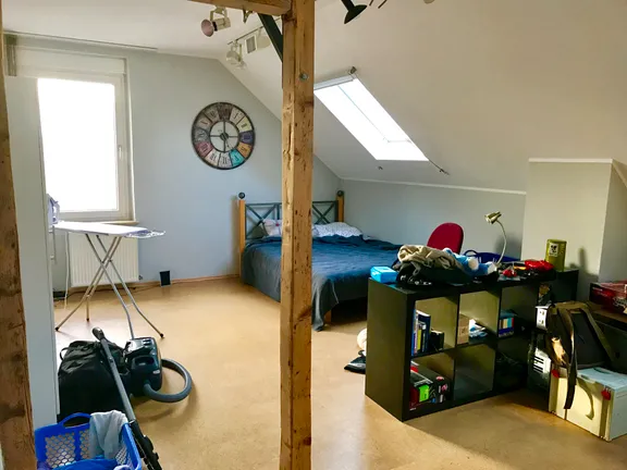 Bild 1 DG ZImmer hinten