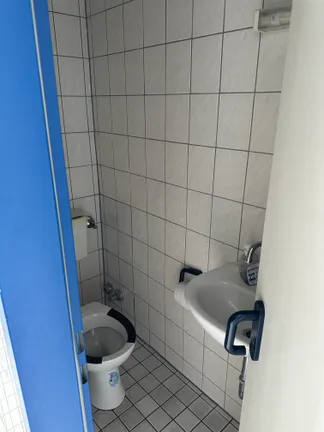 WC im Schwimmbad