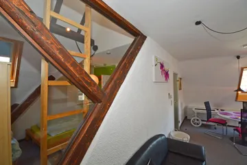 Sichtfenster zum Schlafzimmer