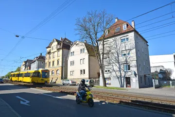 Haus & Straße nach Süden